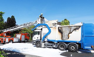 Die Einsatzkräfte hatten den Brand in Harsewinkel rasch unter Kontrolle. - Gabriele Grund