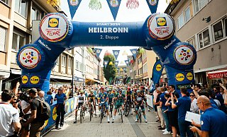 Nicht nur bei Etappenstarts säumen Tausende von Zuschauern die Strecke, hier in Heilbronn 2024. - ASO Germany GmbH