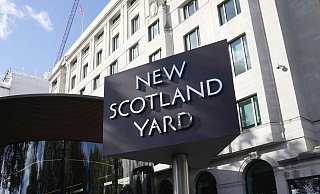 Die Londoner Polizei hat einen versehentlich entlassenen Sexualstraftäter gefasst. (Symbolfoto) - Kin Cheung/AP/dpa