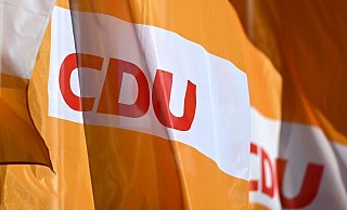 In der CDU ist strittig, wie groß die Rolle sein soll, die die Parteibasis bei dem anstehenden Generationenwechsel spielt. - Foto: Hendrik Schmidt/dpa-Zentralbild/dpa