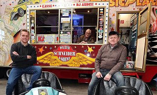André Schneider, im Hintergrund an der Kasse im Wagen Walter Schneider und Klaus Rasch. - Wolfgang Rudolf
