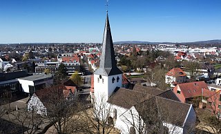 In der Laurentiuskirche in Bünde wird für ein mögliches Weihnachtsfest geplant. - Gerald Dunkel