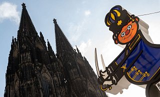 Am Rosenmontag soll es in Köln eine Friedensdemo mit Karnevalswagen geben. - Foto: Marius Becker/dpa