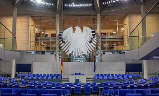 Blick in den leeren Plenarsaal im Bundestag. - Michael Kappeler/dpa