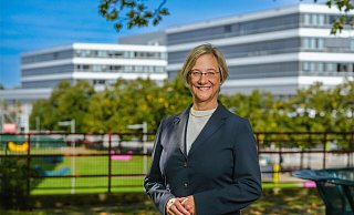 Für Angelika Epple, Rektorin der Universität Bielefeld, ist das neue Institut zur Förderung von Wissenschaftlern ein Herzensprojekt. - Andreas Zobe
