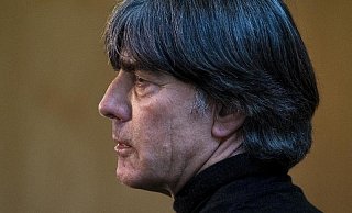 Skeptisch, ob eine EM in zwölf Ländern derzeit durchführbar ist: Bundestrainer Joachim Löw. - Foto: Thomas Boecker/DFB/dpa