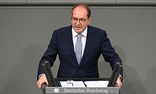 Innenminister Dobrindt warnt vor Anreizen für illegale Migration. - Niklas Graeber/dpa