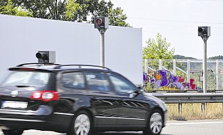 Der Blitzer am Bielefelder Berg. - dpa