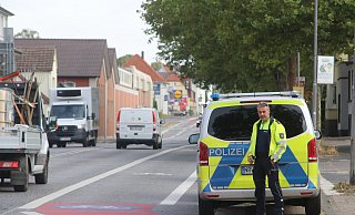 Der Bezirksbeamte der Herforder Polizei, Mario Meyer, erkennt in der neuen Verkehrsführung ein erhöhtes Gefahrenpotenzial für die Verkehrsteilnehmer. - Claus Frickemeier