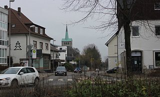 Vom Kreisel bis zur Kirche soll auf der Eickumer Straße Tempo 30 gelten. - Sylvia Tetmeyer