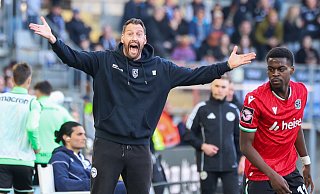 Arminia Bielefelds Trainer Mitch Kniat trifft mit dem DSC nach dem 2:2 am Samstag gegen Hannover 96 II nur drei Tage später auf Bayer Leverkusen. - Oliver Krato