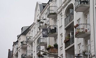 In Hamburg haben Wohnungskäufer vergangenes Jahr durchschnittlich weniger Geld als 2023 gezahlt. (Illustration) - Marcus Brandt/dpa
