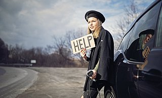Gängiges Vorurteil: Die Angst, dass unterwegs der Batterie des E-Autos der Saft ausgeht, hält sich hartnäckig - Getty Images
