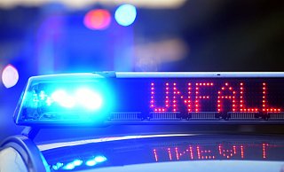 Bei einem Frontalzusammenstoß in Enger wurden zwei Menschen leicht verletzt. - Stefan Puchner/dpa