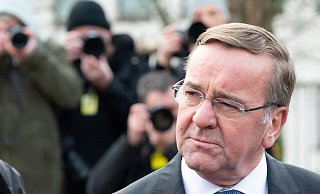 Deutschlands neuer Verteidigungsminister Boris Pistorius gibt am Rande der Ukraine-Konferenz auf der US-Airbase Ramstein ein Statement ab. - Jana Glose/dpa