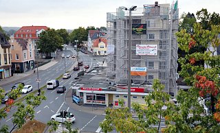 Man muss genau hinsehen, wenn man den Sanierungsfortschritt am Brandhaus am Lübbertor erkennen will. - Frank-Michael Kiel-Steinkamp