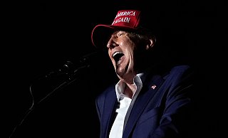 Donald Trump drohen bei Verstößen gegen Plattform-Regeln bei Facebook und Instagram keine härteren Strafen mehr. - Rebecca Blackwell/AP