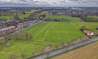 Im Bereich von "Töns Wiese" in Sürenheide, zwischen Zollhausweg links und Sürenheider Straße vorn, will die Stadt eines Tages Wohnbebauung entwickeln. - Roland Thöring
