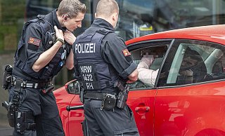 Die Polizei war mit zahlreichen Beamten im gesamten Stadtgebiet unterwegs, um im wahrsten Sinne des Wortes Kriminelle aus dem Verkehr zu ziehen. - Symbolfoto: Jörg Dieckmann