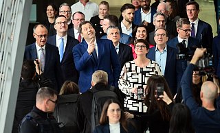 Wen CDU, CSU und SPD ins Kabinett des wohl künftigen Kanzlers Friedrich Merz schicken werden, ist noch offen. - Sebastian Christoph Gollnow/dpa