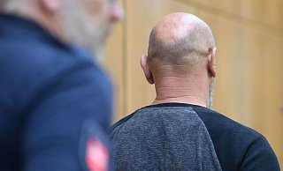 Der 53-jährige Bielefelder muss wegen Heimtücke lebenslang ins Gefaängnis. - Julian Stratenschulte/dpa