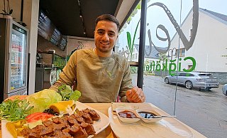 Vegane Çigköfte sowie weitere fleischlose Snacks werden künftig im neuen Imbiss "Veis Vegan" an der Berliner Straße in Rheda-Wiedenbrück angeboten. - Marion Pokorra