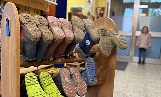 Nach wie vor gibt es deutliche Unterschiede zwischen den östlichen (Betreuungsquote 54,9 Prozent) und den westlichen (Betreuungsquote 34,5 Prozent) Bundesländern. (Symbolbild) - Wolf von Dewitz/dpa