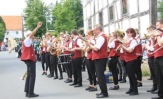 Großer Festumzug in der Nieheimer Ortschaft Eversen. - Madita Schellenberg