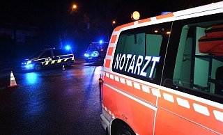 Bei einem folgenschweren Crash an der Ecke B61 / Sandbrink sind zwei Wagen massiv beschädigt worden. Die Fahrer wurden verletzt, Lebensgefahr bestand nach Angaben der Polizei aber nicht. - Andreas Eickhoff