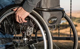Der Mann, der sich an einer Bielefelder Seniorin verging, wurde wohl nicht zum ersten Mal auffällig. - Symbolbild: Pixabay