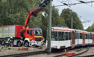 Auf der Kurt-Schumacher-Straße ist eine Stadtbahn auf einer Fahrschulfahrt entgleist. Die Strecke war in beide Richtungen gesperrt, ist nun aber wieder freigegeben. - Mike-Dennis Müller Auf der Kurt-Schumacher-Straße ist eine Stadtbahn auf einer Fahrschulfahrt entgleist. Die Strecke war in beide Richtungen gesperrt, ist nun aber wieder freigegeben. - Mike-Dennis Müller