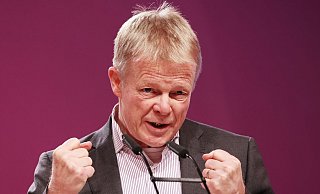 «Wir schätzen den zusätzlichen Investitionsbedarf auf mindestens 50 Milliarden Euro im Jahr ein»: Reiner Hoffmann. - Foto: Oliver Berg/dpa