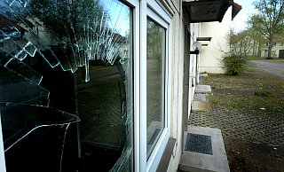 Um den Vandalismus an den leerstehenden Britenhäusern, wie hier an der Thomas-Mann-Straße, zu unterbinden, ziehen jetzt sogenannte Hauswächter ein. - Andreas Frücht