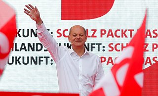 Bei seiner Abschlussveranstaltung in Köln zeigte sich Olaf Scholz siegessicher. - Reuters
