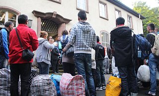 Flüchtlinge bei ihrer Ankunft in Höxter. - David Schellenberg