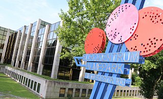 Markant: Das G-Gebäude auf dem Areal Riemekestraße 160. Auf der Fläche kann nun ein zweiter Technologiepark entstehen. - Holger Kosbab