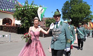 Klaus und Ilka Höxtermann regieren die St. Josef Schützenbruderschaft Merlsheim und Schönenberg. - Burkhard Battran