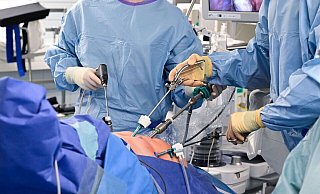 Behandlungsfehler führen laut dem Medizinischen Dienst zu Kosten in Milliardenhöhe. (Symbolbild) - Bernd Weißbrod/dpa