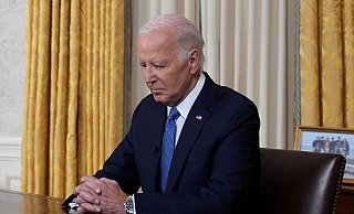 Biden sieht sich in der Tradition George Washingtons. - Evan Vucci/AP Pool/dpa