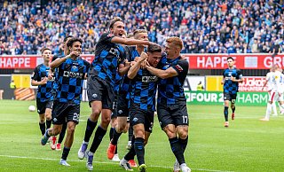 Paderborn jubelt über den ersten Treffer der neuen Saison. - David Inderlied/dpa Paderborn jubelt über den ersten Treffer der neuen Saison. - David Inderlied/dpa