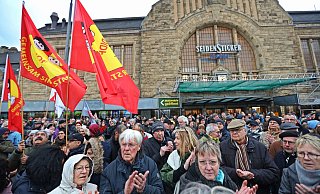 1.500 Menschen demonstrieren in Bielefeld gegen Rechts. - Sarah Jonek