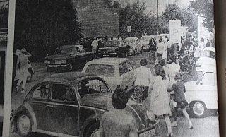 Zahlreiche Schaulustige auf der Südlenger Straße - Björn Kenter