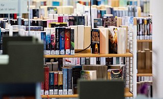Offen auch an Sonntagen: Bibliotheken wollen dem Publikum entgegenkommen. - dpa