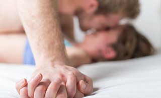 Seit mehr als 30 Jahren verkauft das Erotikgeschäft Novum nahe der Birne in Minden Produkte für Erwachsene. Inzwischen begrüßt sie mehr Frauen als Männer als Kunden. - dpa