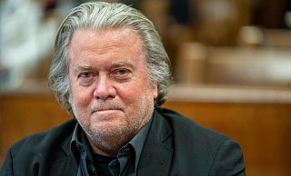 Der ehemalige Chefstratege Donald Trumps hat einen Plan für eine dritte Amtszeit des US-Präsidenten angekündigt. (Archivbild) - Steven Hirsch/Pool New York Post/AP/dpa