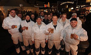 Malermeister Detlef Beerhorst und sein Team ließen sich den gemeinsamen Besuch beim Weihnachtsmarkt nicht entgehen. - Joern Spreen-Ledebur