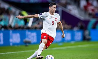 Weltklasse-Stürmer Robert Lewandowski denkt derzeit noch nicht über ein Ausscheiden aus Polens Nationalmannschaft nach. - Tom Weller/dpa