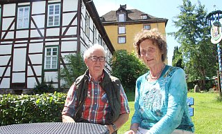 Norbert und Paula Pirone haben auf der Tonenburg ihren Alterssitz. - Burkhard Battran