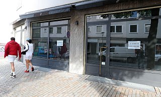 Das Goja-Feinkostgeschäft auf der Welle existiert in Bielefeld nur noch als Schriftzug auf der Markise.  - Wolfgang Rudolf