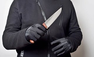 Einer der unbekannten Männer bedrohte den 38-jährigen Herforder mit einem Messer (Symbolfoto). - Pixabay